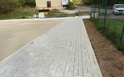 Začiatok výstavby multifunkčného ihriska s EPDM povrchom obec Poníky