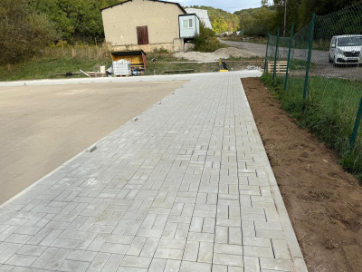 Začiatok výstavby multifunkčného ihriska s EPDM povrchom obec Poníky